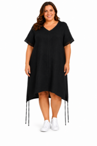 Modelka w czarnej sukience lnianej Big Size 100% len Made in Italy